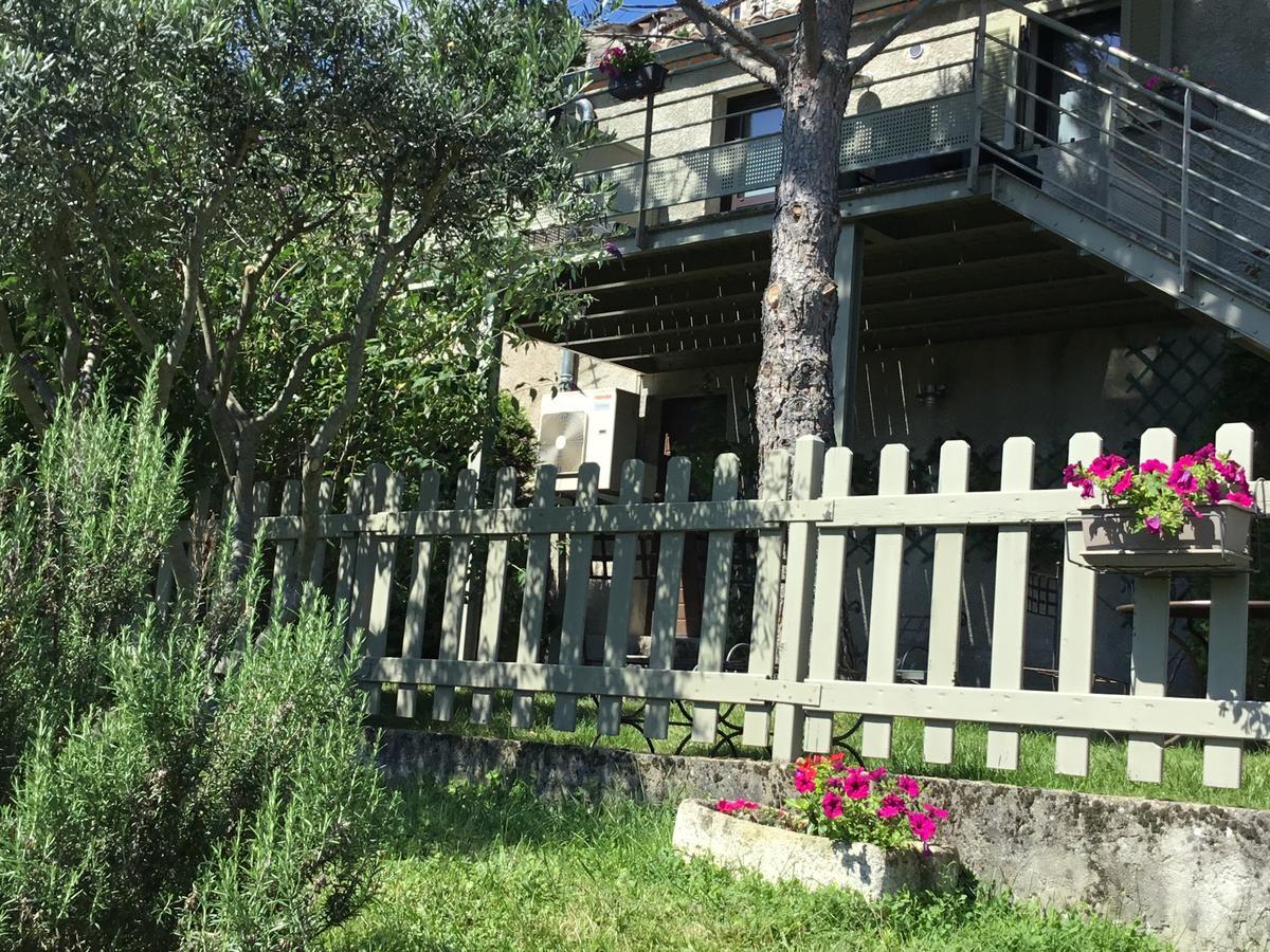 La Cabane De Pepe Emilien Panzió Chomérac Kültér fotó